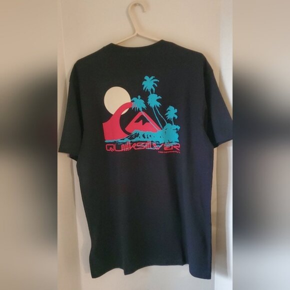 BNWT Quiksilver T Shirt Large - Picture 1 of 3